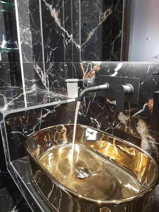Thesstay Attica Downtown Boutique Apartment เทสซาโลนิกิ ภายนอก รูปภาพ